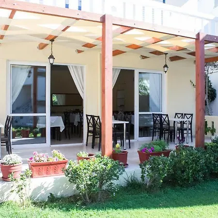 Ξενοδοχείο με διαμερίσματα κρητικός ήλιος 3*